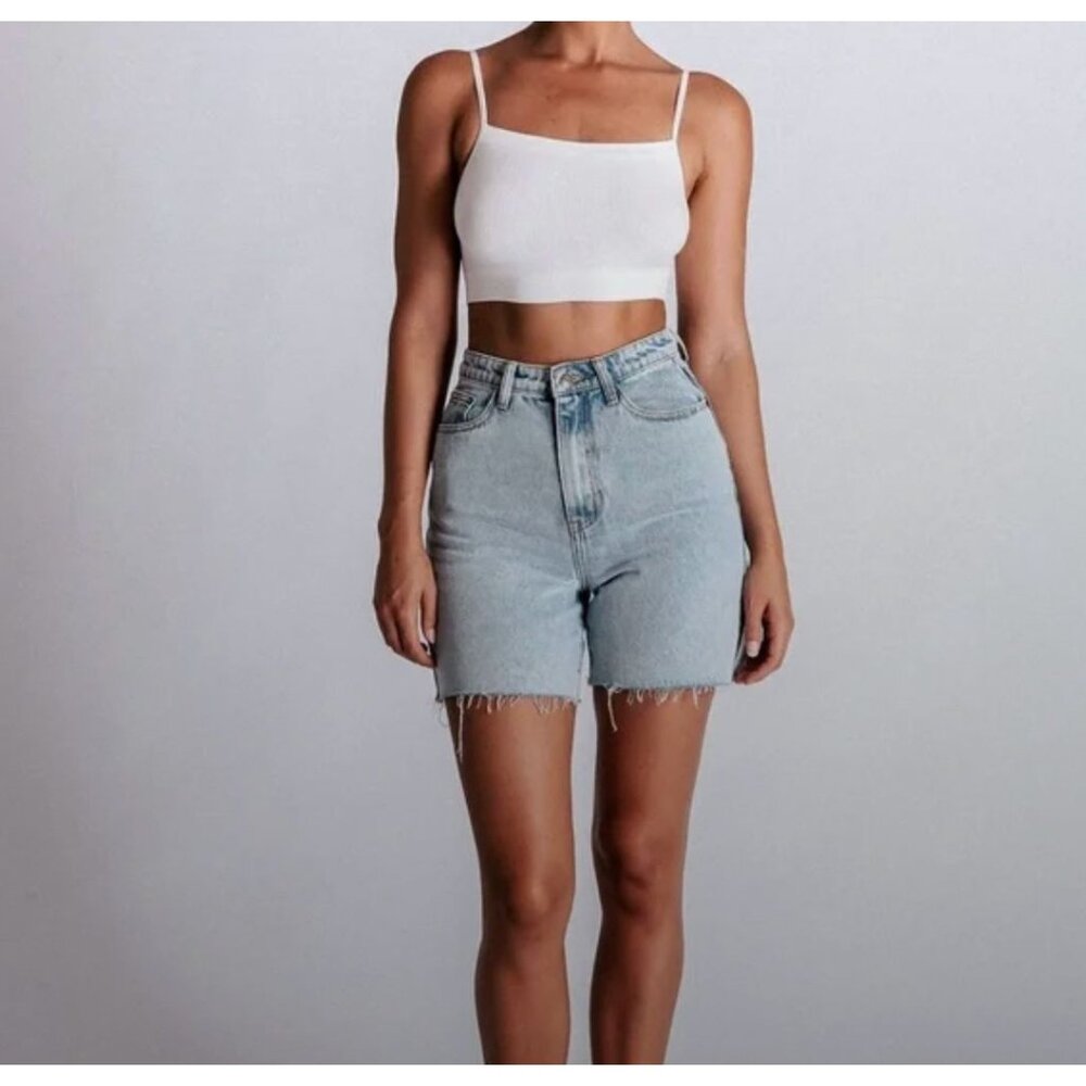 Meshki Light Denim Raw Hem Bermuda Boyfriend Shorts Size XS/S (AU 7) - Picture 2 of 6